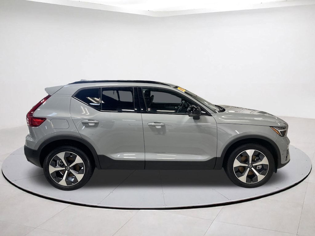 Used 2025 Volvo XC40 B5 Plus Dark Theme SUV