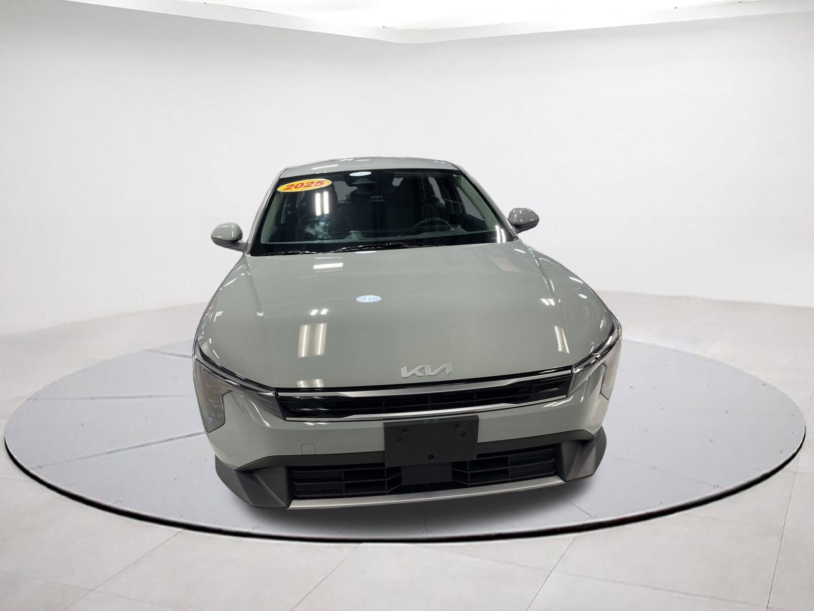 2025 Kia K4 EX photo 2