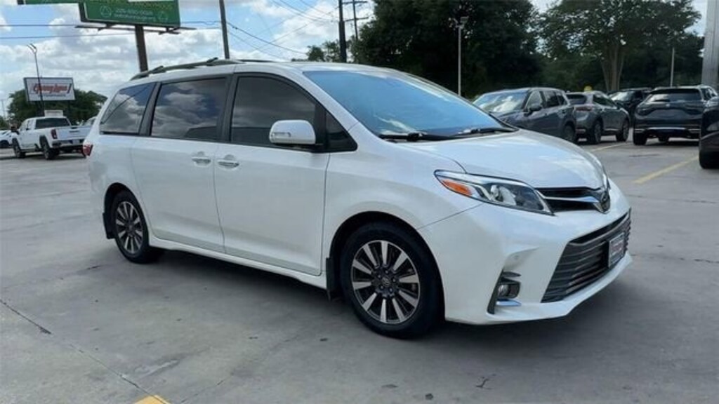 Used 2020 Toyota Sienna XLE 7 Passenger Auto Access Seat Van