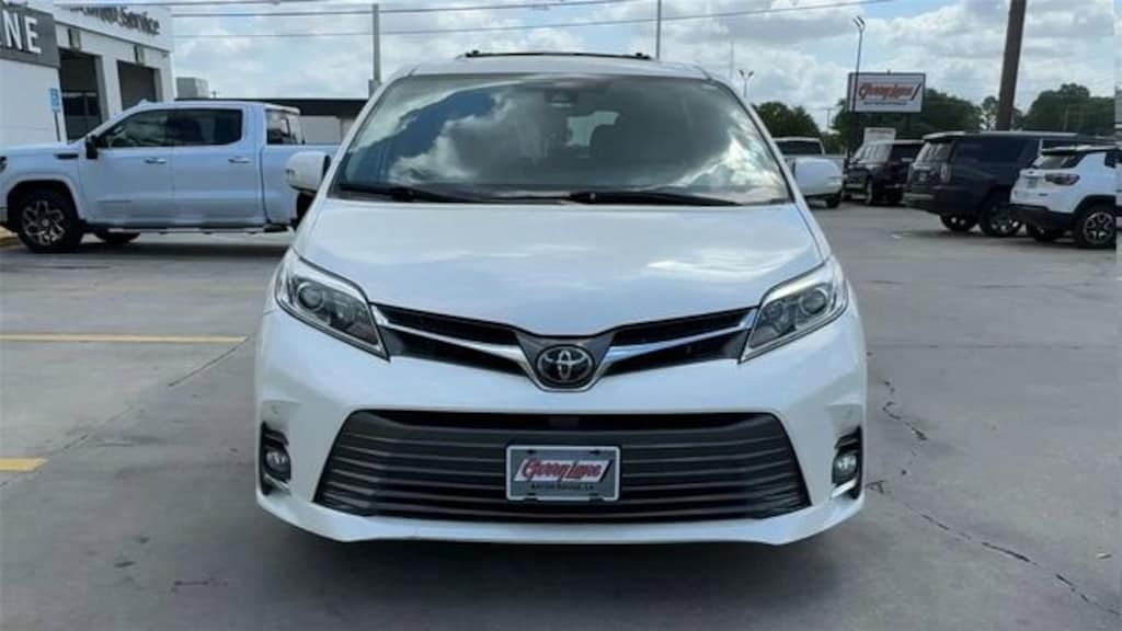 Used 2020 Toyota Sienna XLE 7 Passenger Auto Access Seat Van