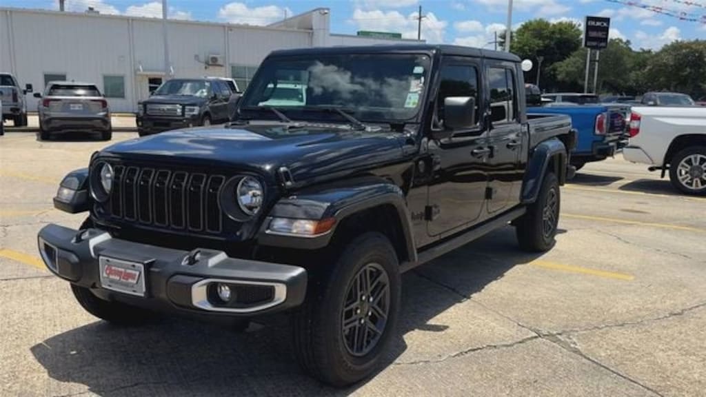 Used 2024 Jeep Gladiator Sport Truck Crew Cab