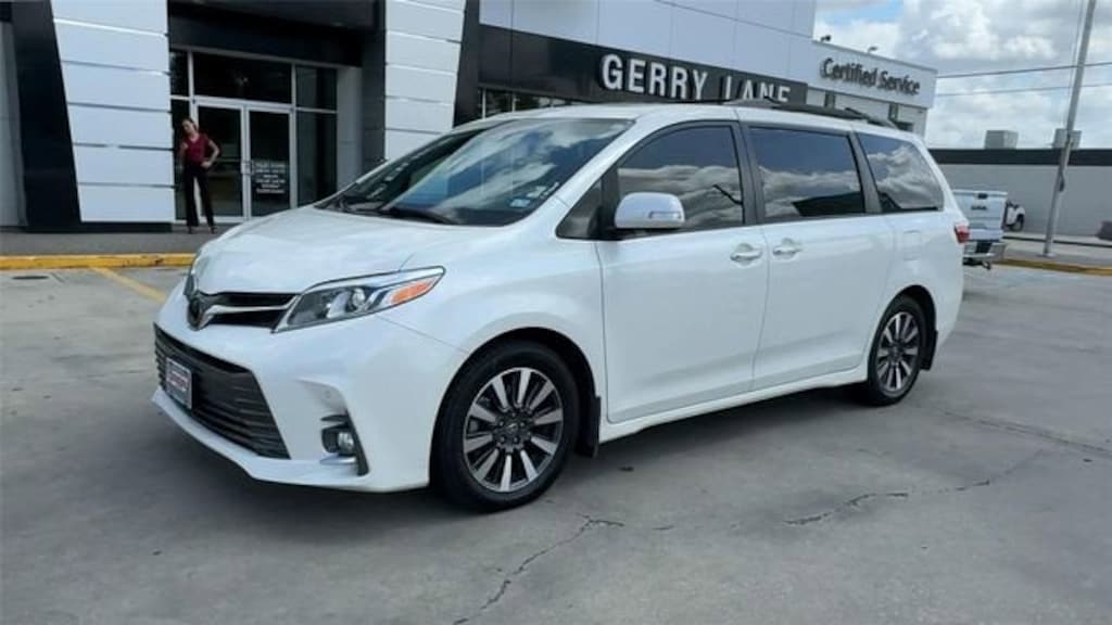 Used 2020 Toyota Sienna XLE 7 Passenger Auto Access Seat Van
