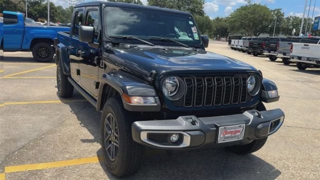 Used 2024 Jeep Gladiator Sport Truck Crew Cab