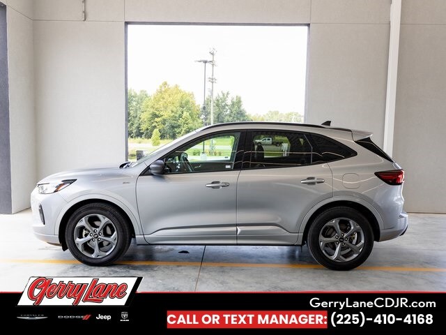 2024 Ford Escape ST-Line photo 2