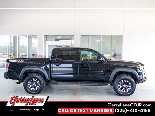 2022 Toyota Tacoma SR V6 photo 2