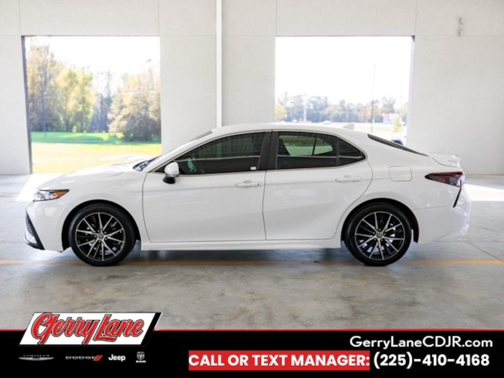 Used 2023 Toyota Camry SE Sedan