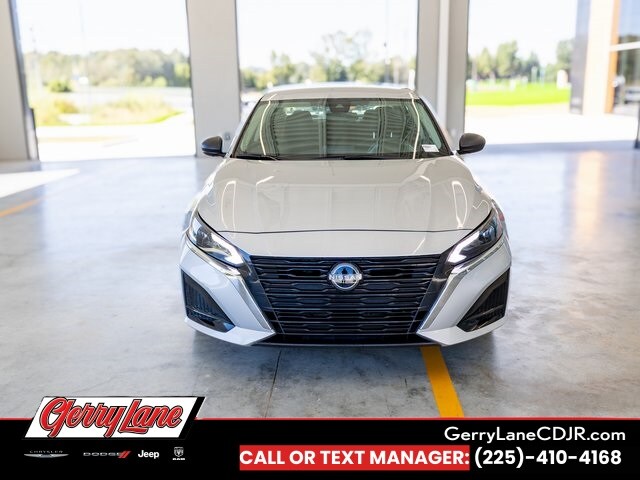 2024 Nissan Altima 2.5 SV photo 2