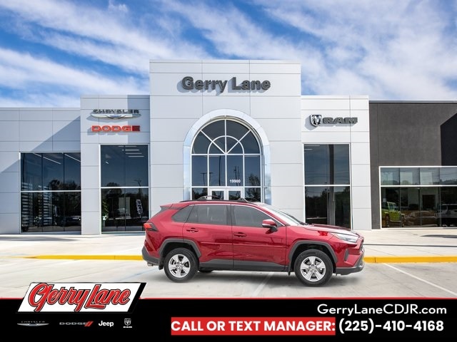 2023 Toyota RAV4 XLE's photo