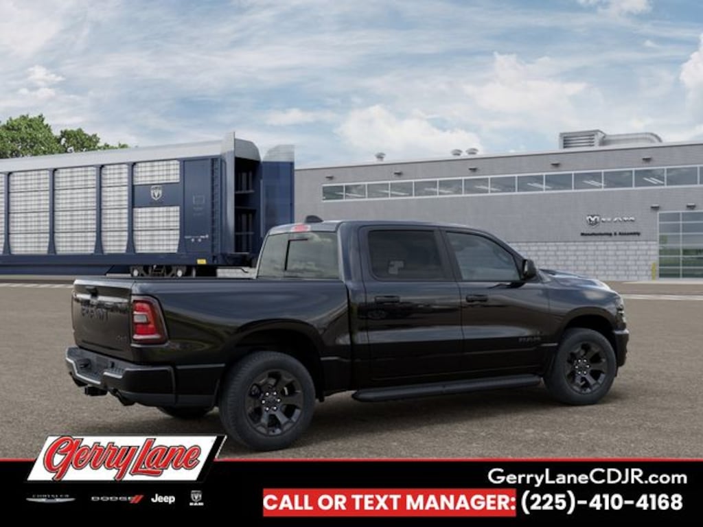 New 2026 Ram 1500 EXPRESS CREW CAB 4X4 5'7 BOX Pickup
