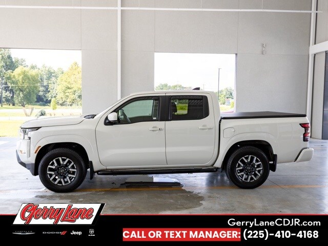 2022 Nissan Frontier SV photo 2