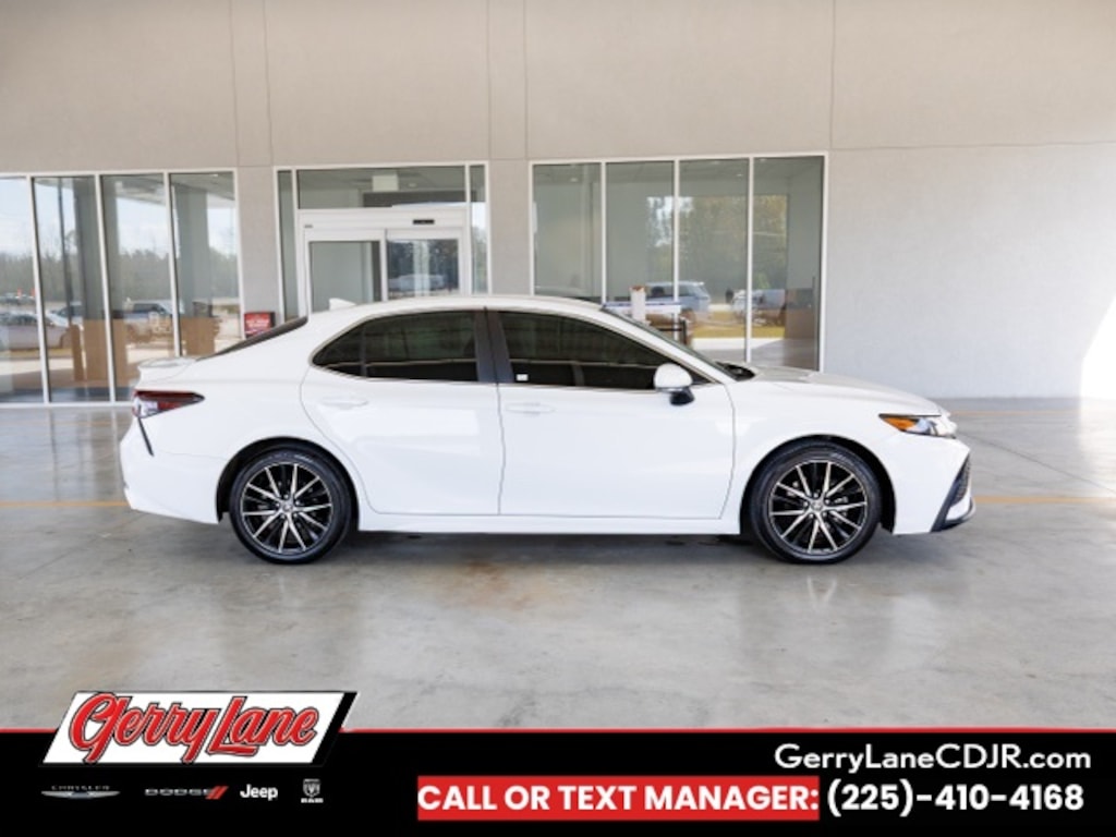 Used 2023 Toyota Camry SE Sedan