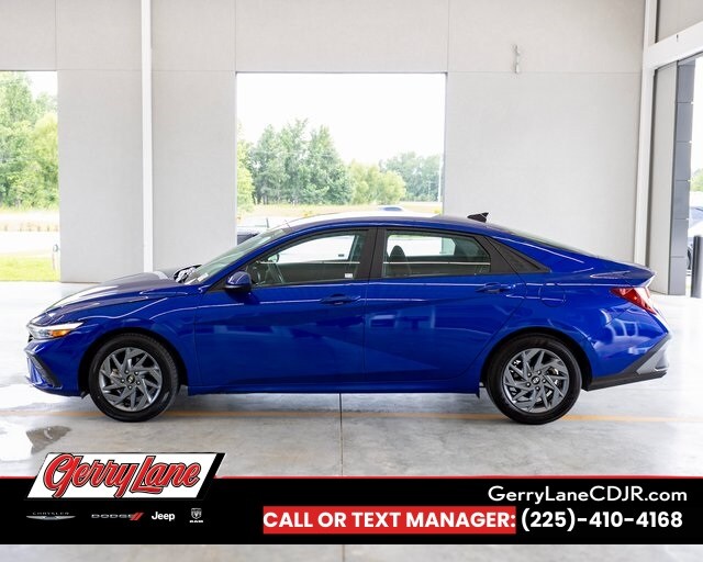 2024 Hyundai Elantra SEL photo 4