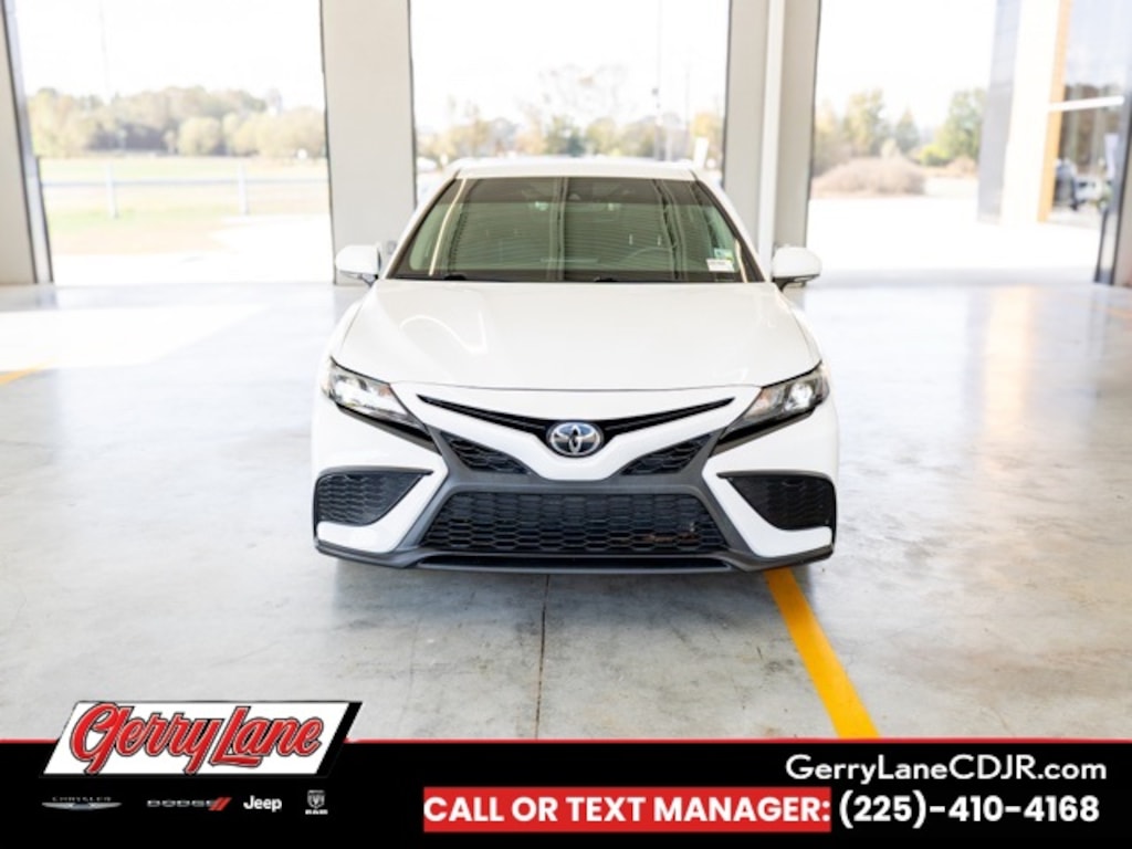 Used 2023 Toyota Camry SE Sedan