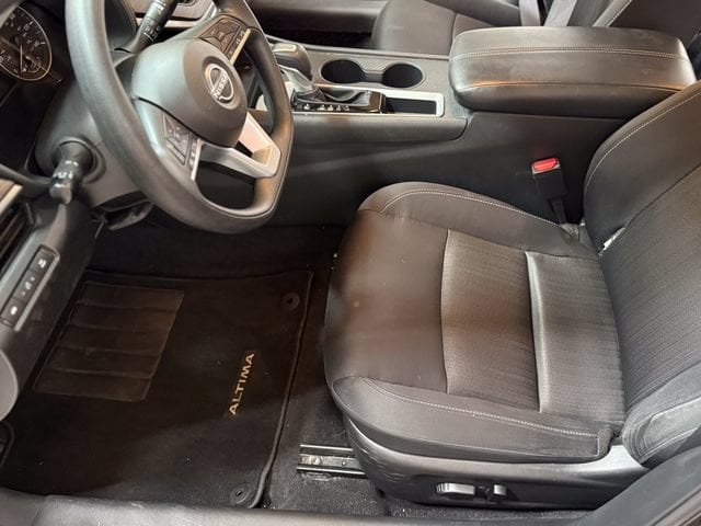 2025 Nissan Altima SV - Photo 10