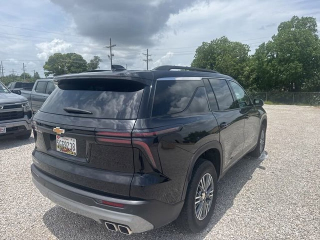 Used 2025 Chevrolet Traverse LT SUV