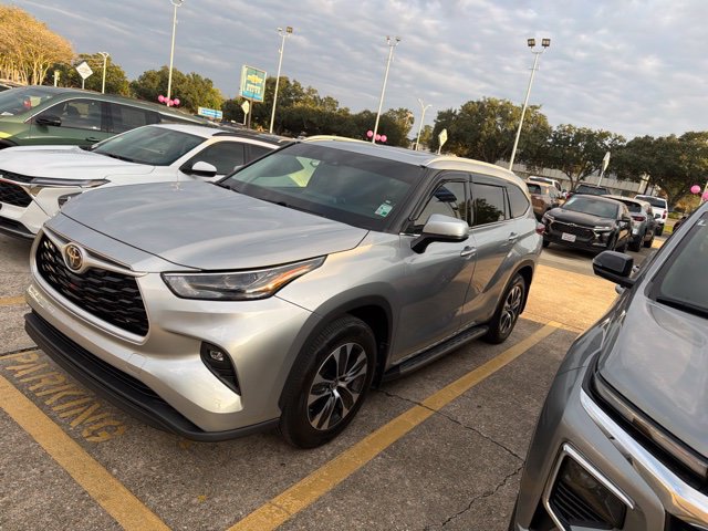 Used 2022 Toyota Highlander XLE SUV