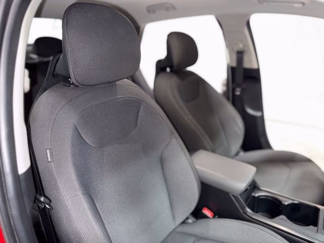 2025 Kia K4 LXS - Photo 13