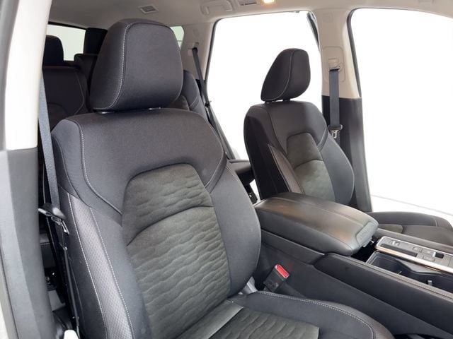 2025 Nissan Pathfinder SV - Photo 14