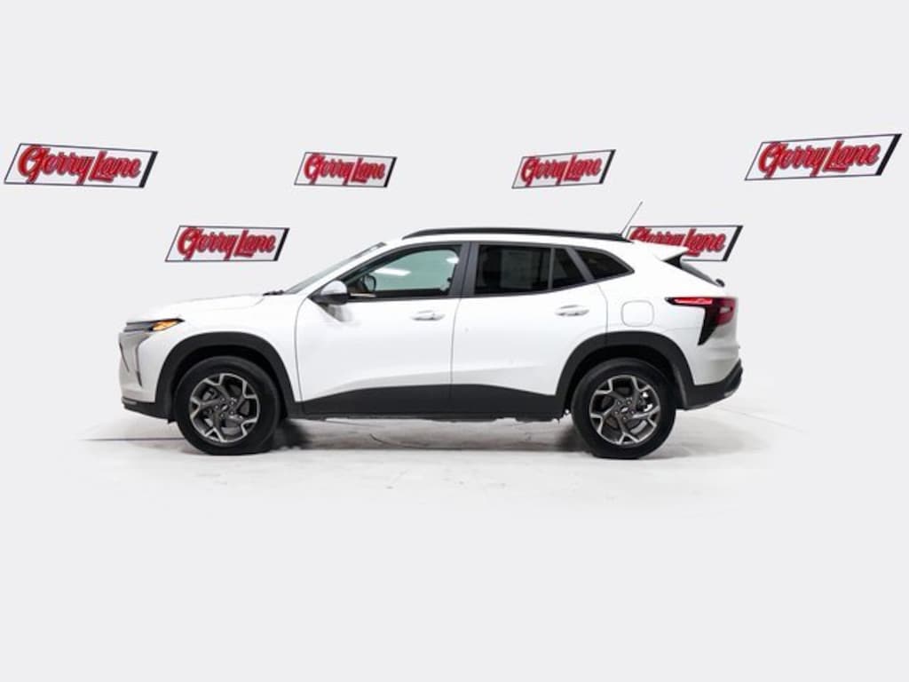 Used 2025 Chevrolet Trax LT SUV