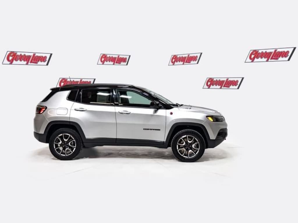 Used 2025 Jeep Compass Trailhawk 4x4 SUV