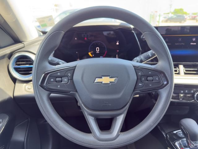 2025 Chevrolet Trax LT - Photo 11