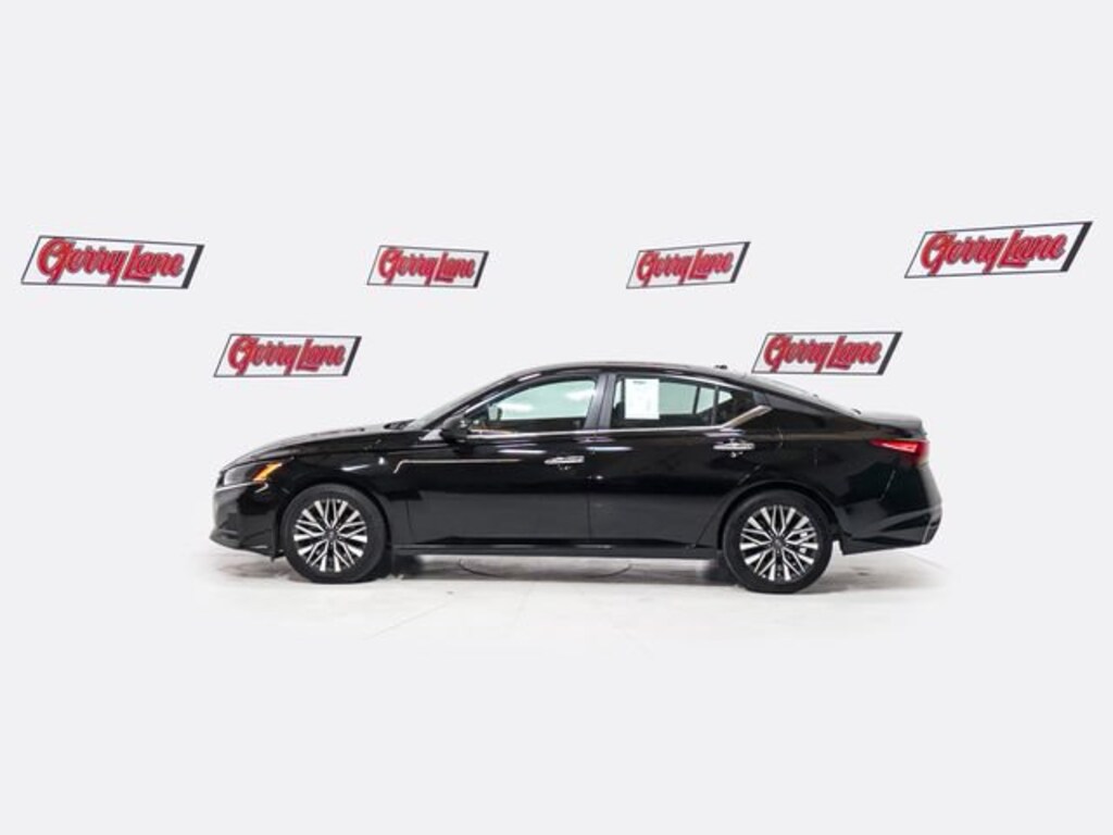 Used 2025 Nissan Altima SV FWD Sedan