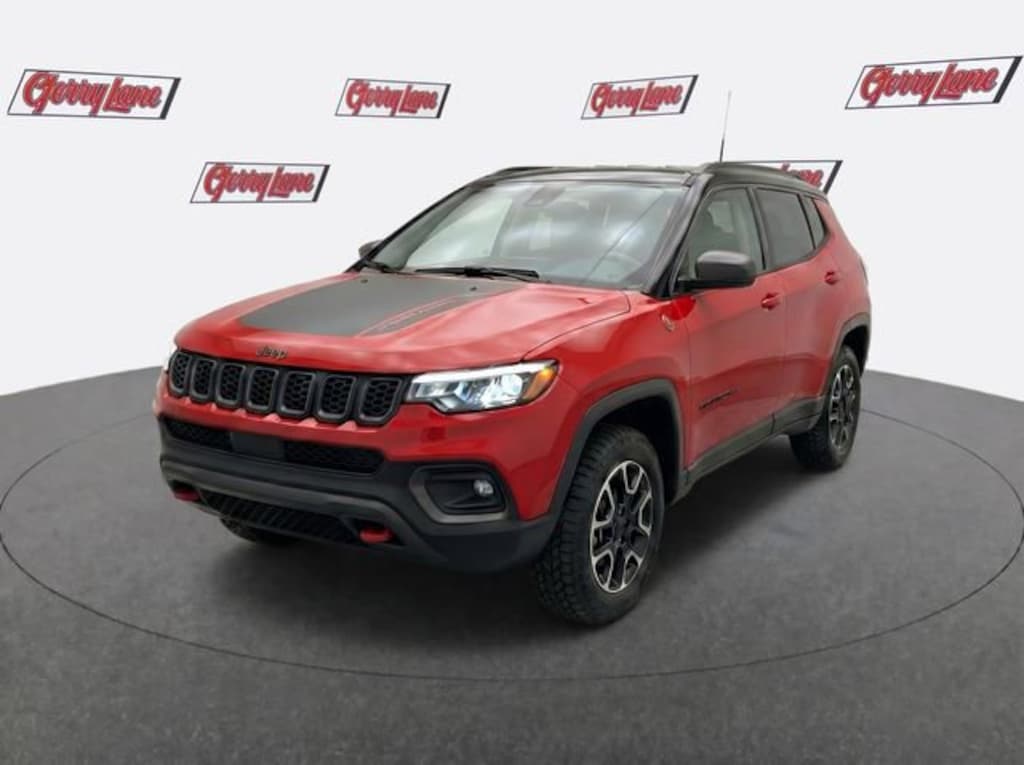 Used 2025 Jeep Compass Trailhawk 4x4 SUV