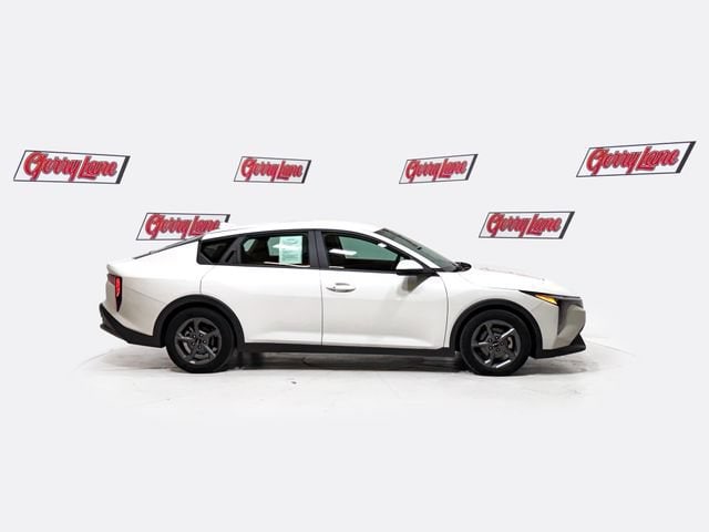 2025 Kia K4 LXS - Photo 3