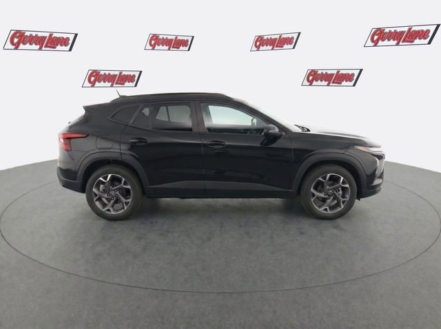 2025 Chevrolet Trax LT - Photo 8
