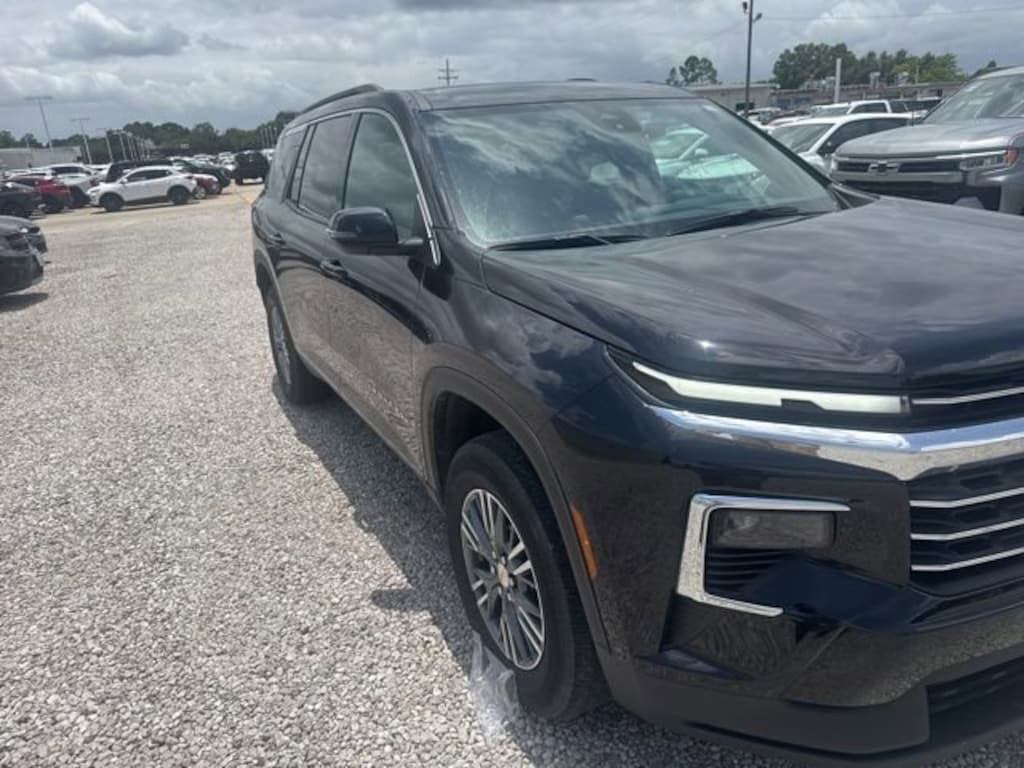 Used 2025 Chevrolet Traverse LT SUV