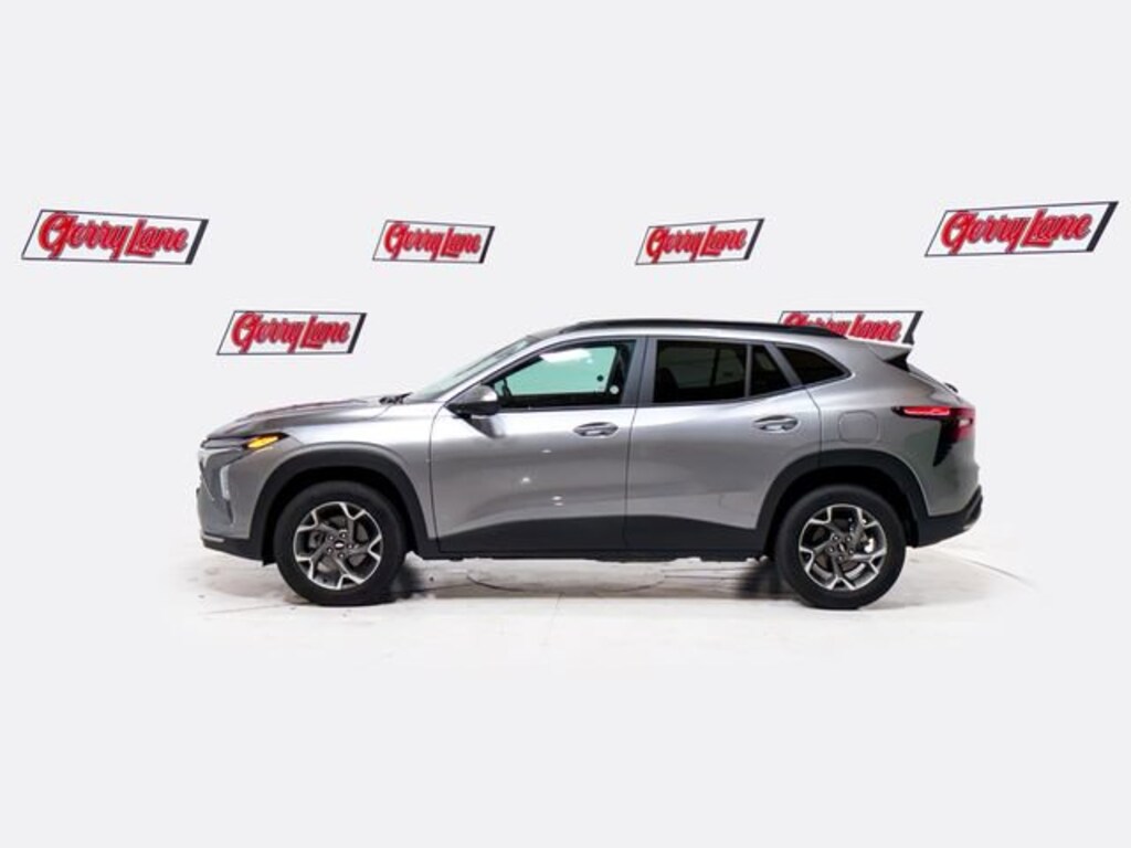 Used 2025 Chevrolet Trax LT SUV