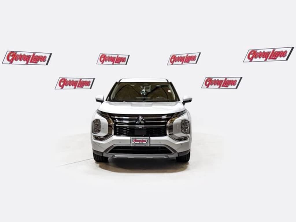 Used 2025 Mitsubishi Outlander SE SUV
