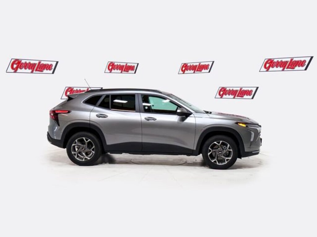 Used 2025 Chevrolet Trax LT SUV