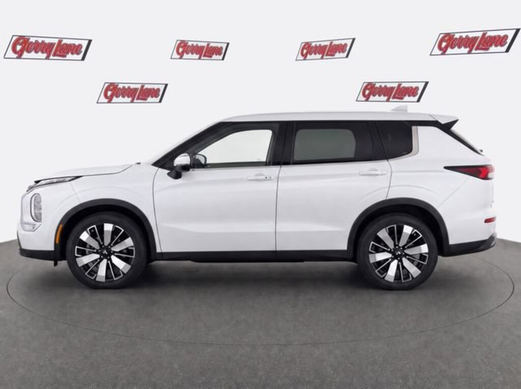 Used 2025 Mitsubishi Outlander SEL SUV