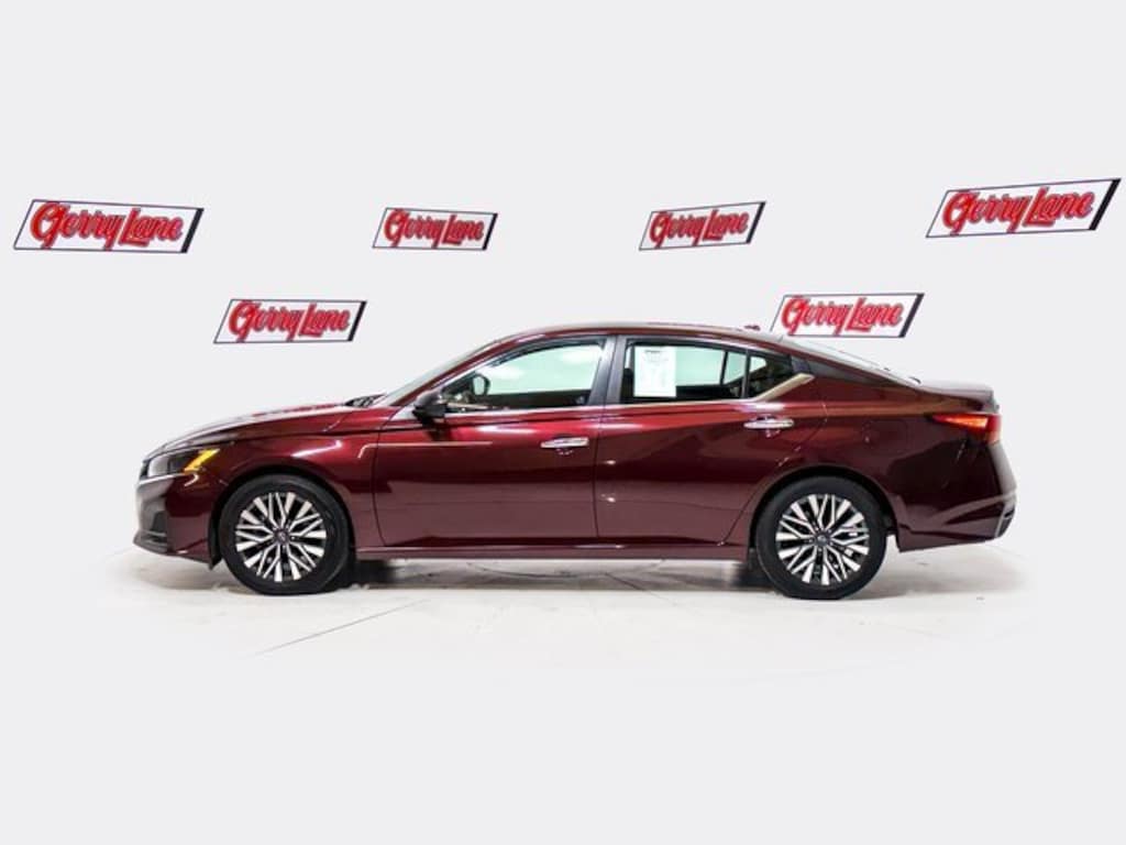 Used 2024 Nissan Altima 2.5 SV