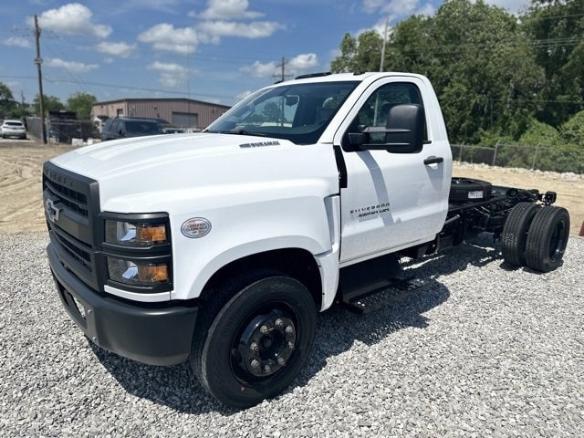 2024 Chevrolet Silverado 4500 Medium Duty Chassis Cab Work Truck's photo
