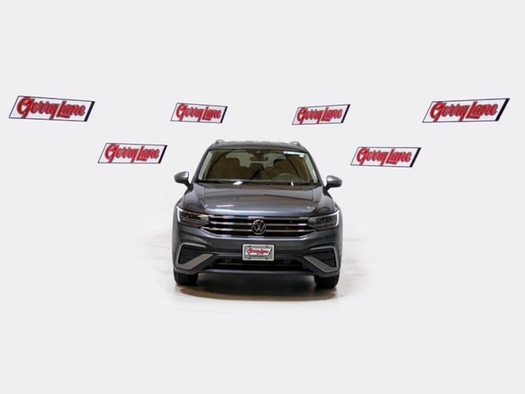 Used 2024 Volkswagen Tiguan SE