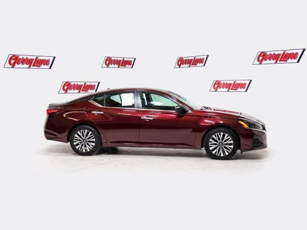 Used 2024 Nissan Altima 2.5 SV
