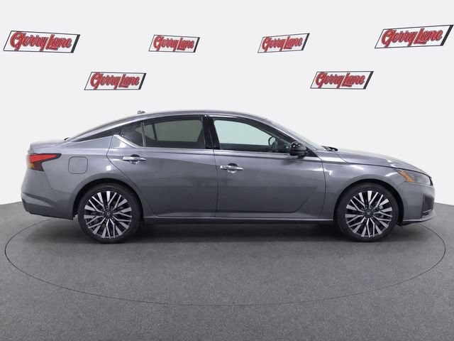 2025 Nissan Altima SV - Photo 8