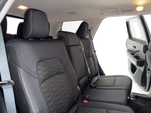 2025 Nissan Pathfinder SV - Photo 18