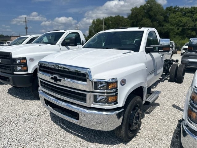 2024 Chevrolet Silverado 4500 Medium Duty Chassis Cab Work Truck's photo