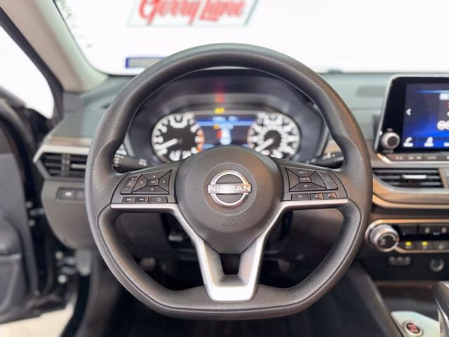 2025 Nissan Altima SV - Photo 6