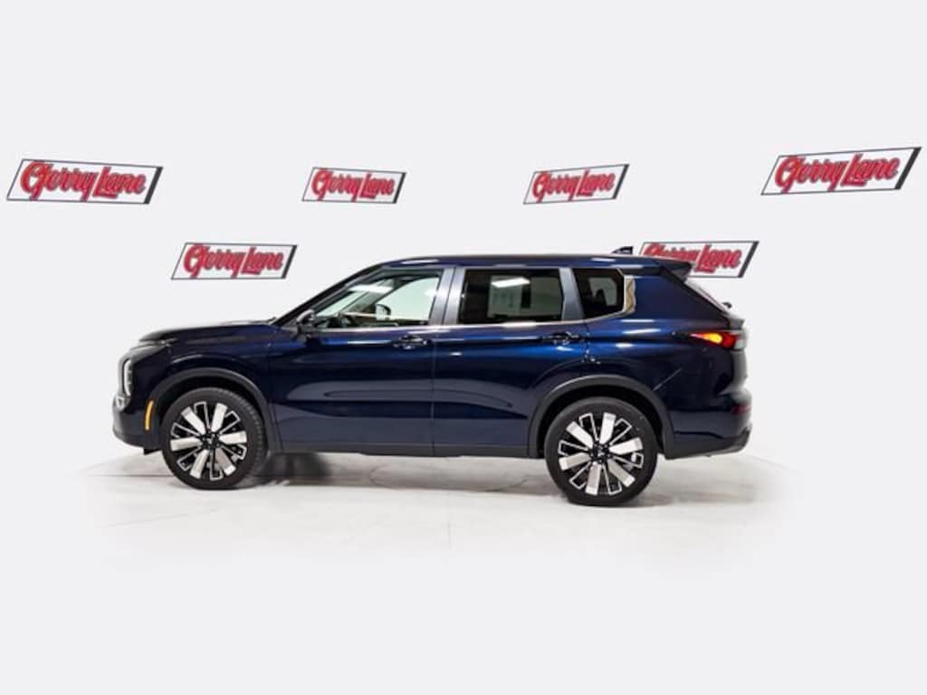 Used 2025 Mitsubishi Outlander SE SUV