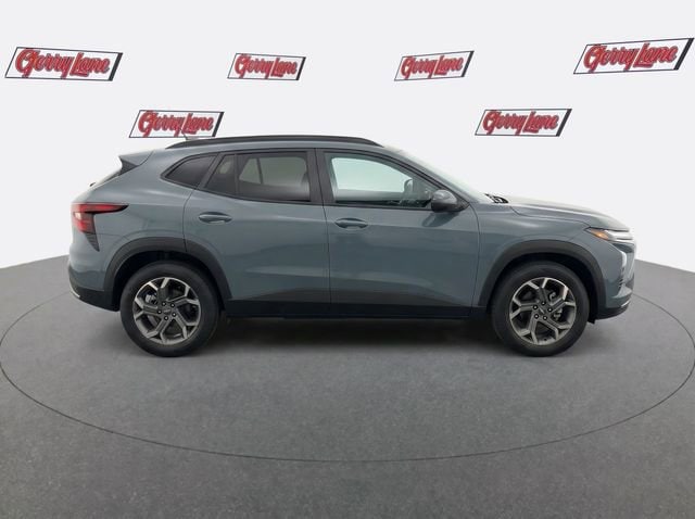 2025 Chevrolet Trax LT - Photo 8