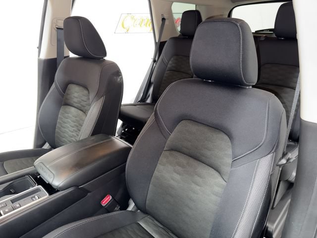 2025 Nissan Pathfinder SV - Photo 12