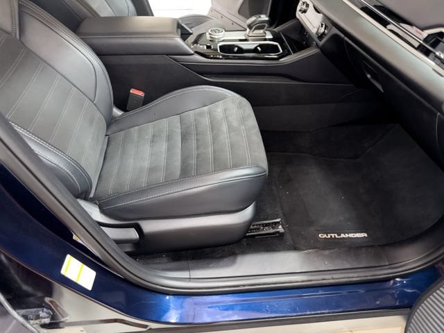 2025 Mitsubishi Outlander SE - Photo 14