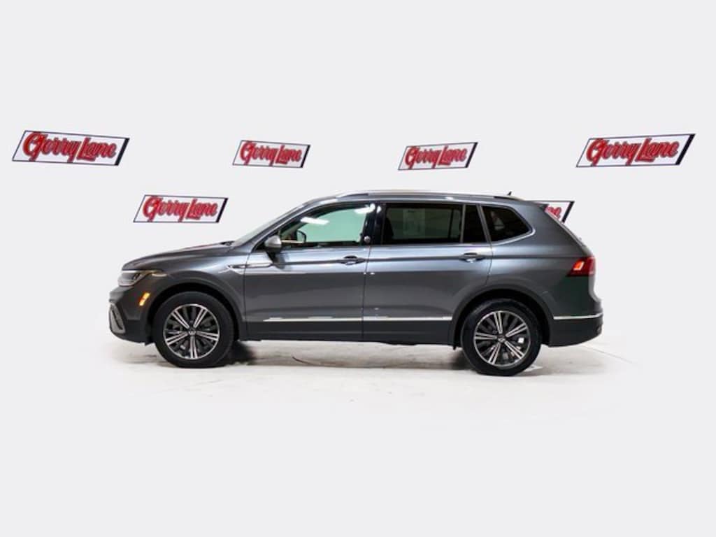 Used 2024 Volkswagen Tiguan SE