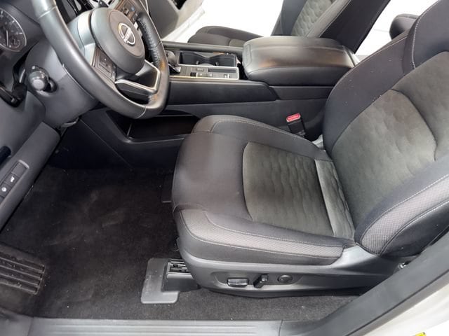 2025 Nissan Pathfinder SV - Photo 11