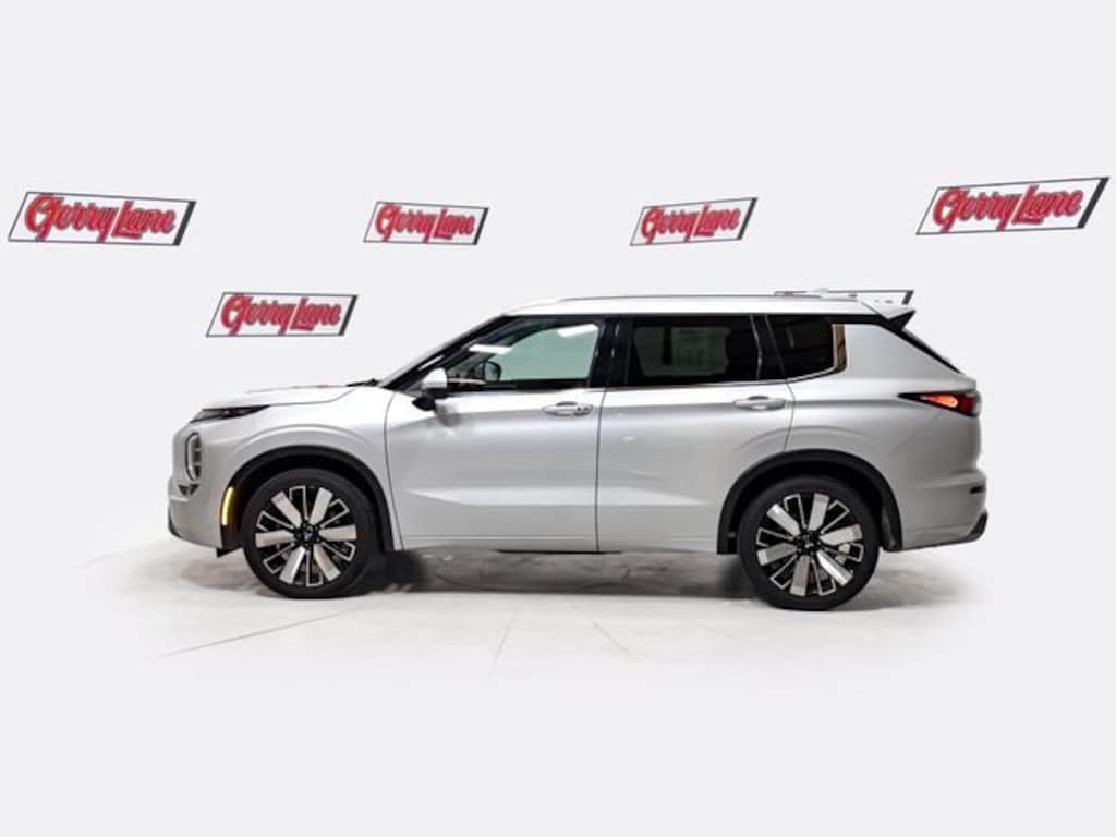 Used 2025 Mitsubishi Outlander SEL SUV