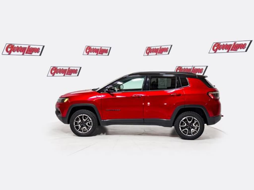 Used 2025 Jeep Compass Trailhawk 4x4 SUV